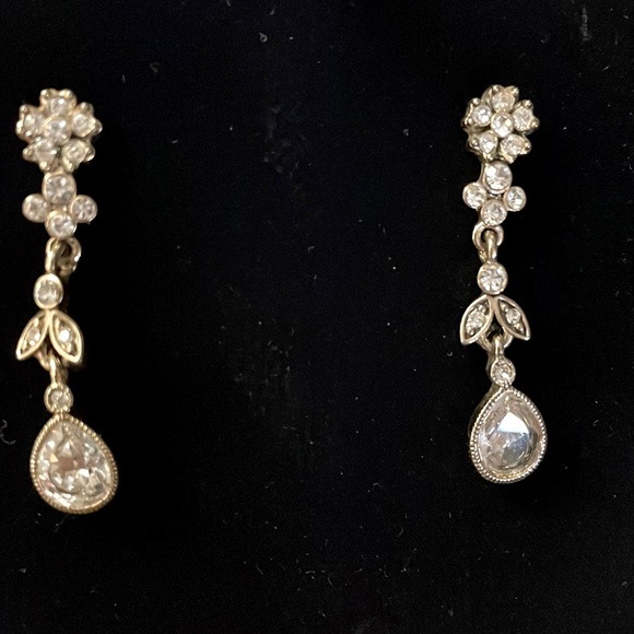 Carolee Floral Hanging Earrings, clear stone - Picture 2 of 2